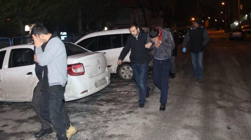 &Ccedil;aldıkları Otomobil İle Hırsızlık Yapamadan Yakalandılar