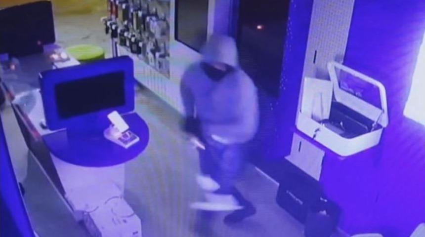 Maskeli 4 Soyguncunun 30 Saniyede Yaptığı Hırsızlık Kamerada