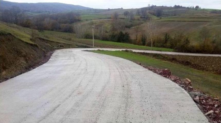 Kandıra&rsquo;da &Uuml;&ccedil; K&ouml;ye Beton Yol