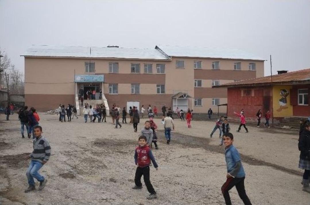 Ateşe Verilen Okulda Eğitim Başladı