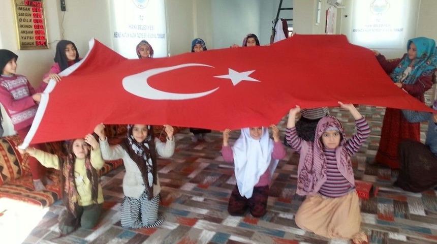 Hani&rsquo;deki Kur&rsquo;an Kursu &Ouml;ğrencilerinden Mehmet&ccedil;iğe Zeytin Dalı Desteği