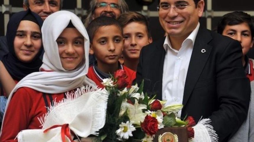 T&uuml;t&uuml;nc&uuml; &Ouml;ğrencilerle Bir Araya Geldi