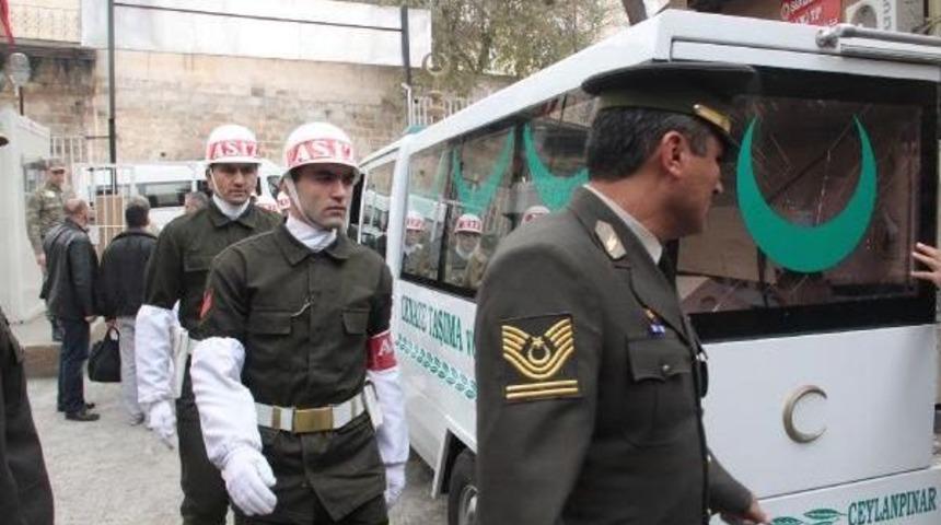 Cinnet Getiren Asker, 2 Arkadaşını Vurduktan Sonra İntihar Etti (3)