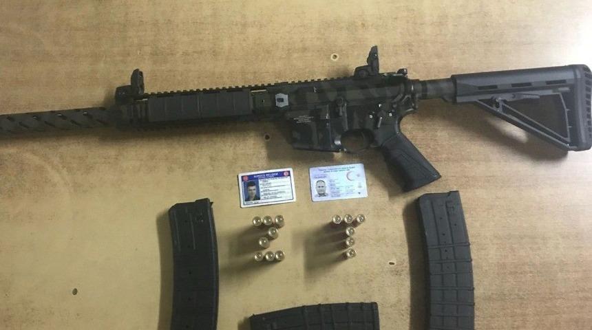 Laptop &Ccedil;antasından Tabanca &Ccedil;ıktı