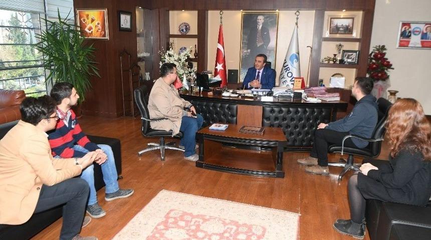 Şampiyon &Ouml;ğrencilerden Başkan &Ccedil;etin&rsquo;e Teşekk&uuml;r