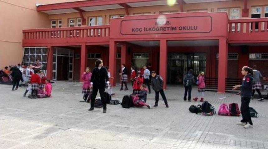 Silopi'de G&ouml;stericilerin İki Kez Yaktığı Okulda Eğitim Yeniden Başladı