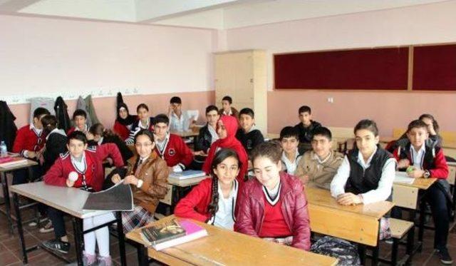 Silopi'de Göstericilerin İki Kez Yaktığı Okulda Eğitim Yeniden Başladı