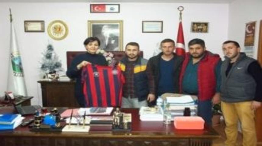 Saltukovalı Gen&ccedil;lerden Başkan G&uuml;neş&rsquo;e Ziyaret