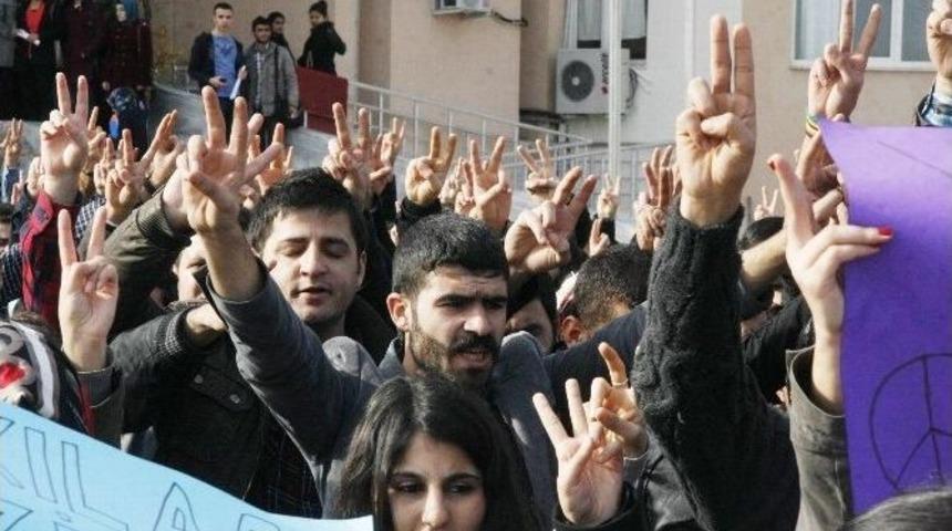 D&uuml; &Ouml;ğrencileri Saldırıları Kınadı