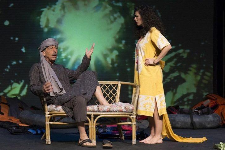 "göçmenleeeer", İzmir’de Ayakta Alkışlandı G3