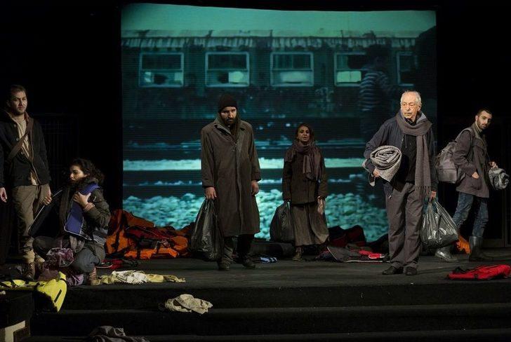 "göçmenleeeer", İzmir’de Ayakta Alkışlandı G4