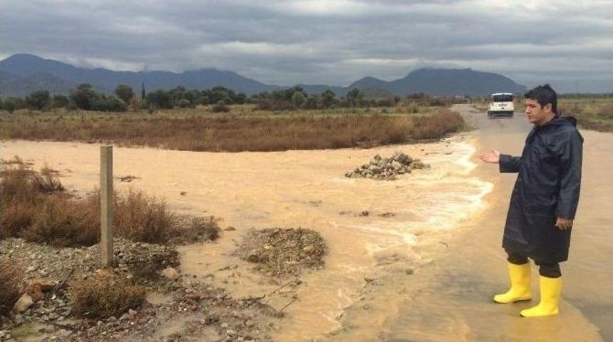 D&ouml;şemealtı&rsquo;nda Bah&ccedil;e Ve Tarlalar Sular Altında