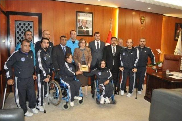 Fatma Şahin&rsquo;den Engelli Basketbolculara Destek 1