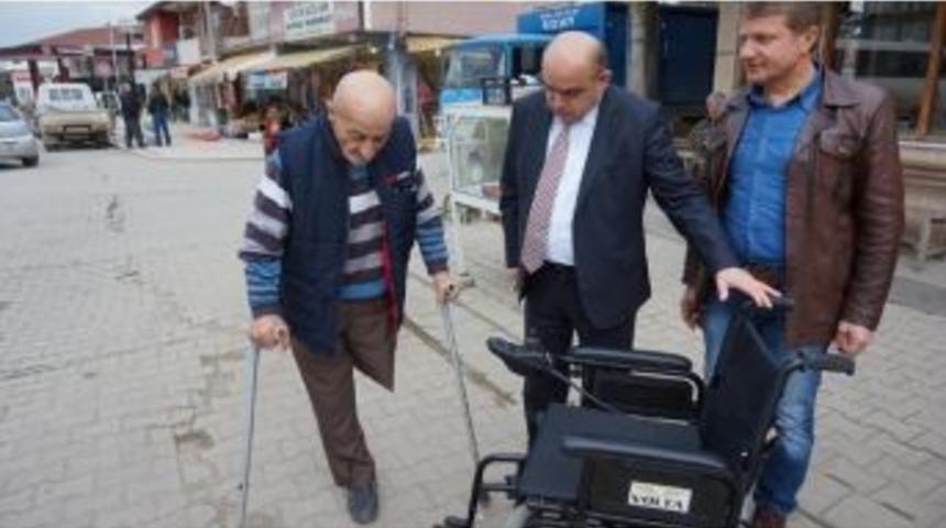 Ak&uuml;l&uuml; Tekerlekli Sandalye Hediye Edildi