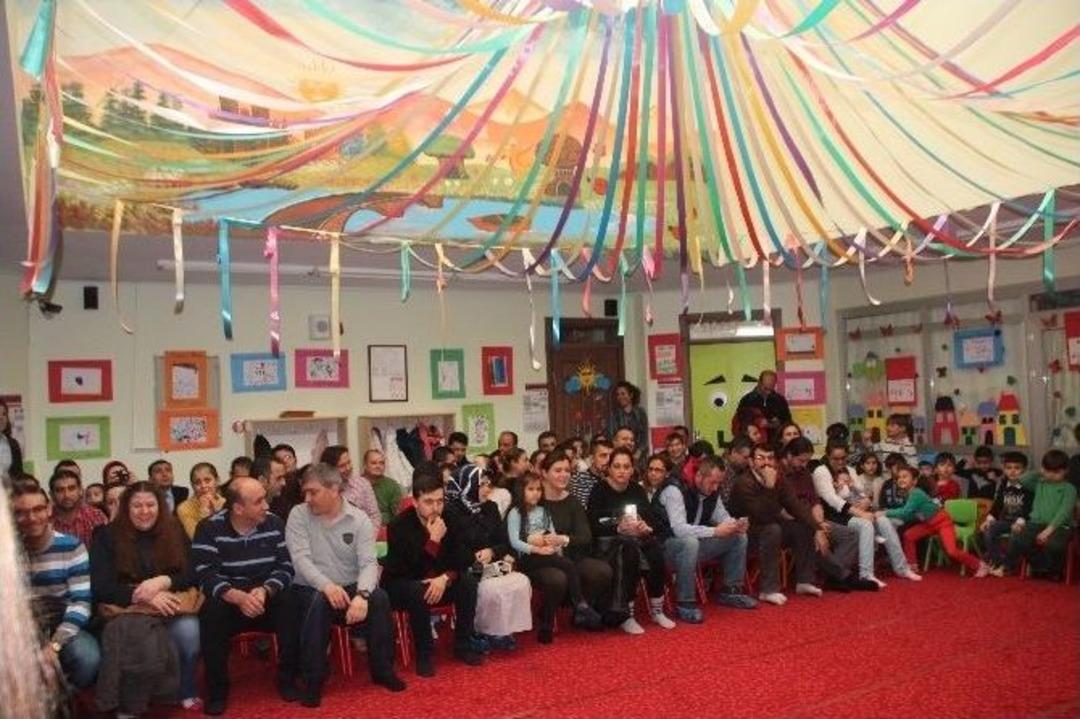 (&ouml;zel Haber) Bilecik&rsquo;te Bir Ana Okulda Babalar Yarıştı, &Ccedil;ocuklar Eğlendi, Anneler Alkışladı