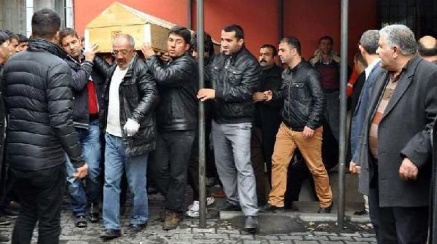 Erciş'te 3 Aylık Evlı Kadın Bı&ccedil;aklanarak &Ouml;ld&uuml;r&uuml;ld&uuml;