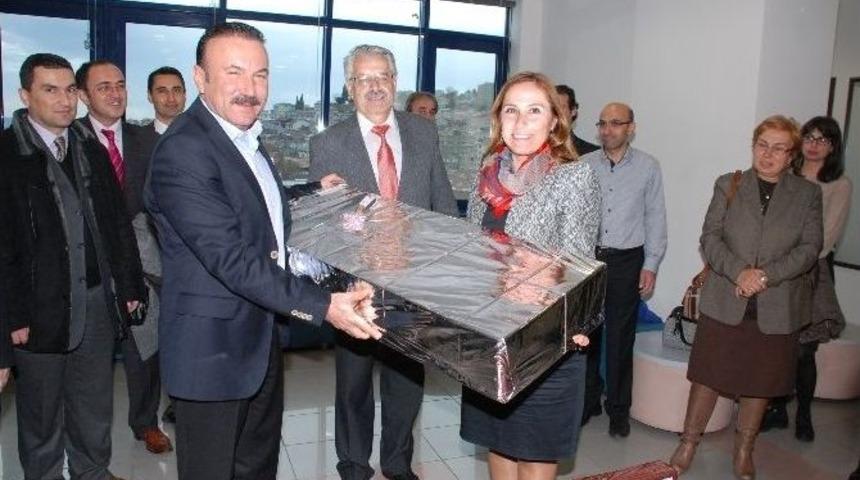 İzmit Belediyesi &Ccedil;evreci Okulları &Ouml;d&uuml;llendirdi