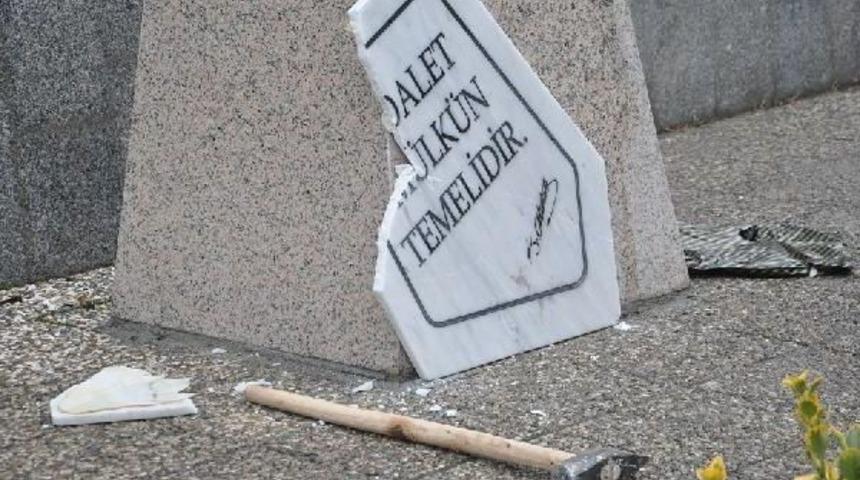 Atat&uuml;rk B&uuml;st&uuml;n&uuml; Par&ccedil;alayan Ş&uuml;pheli Hastaneye Sevk Edildi