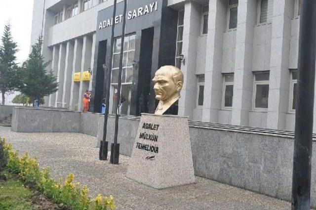 Atatürk Büstünü Parçalayan Şüpheli Hastaneye Sevk Edildi