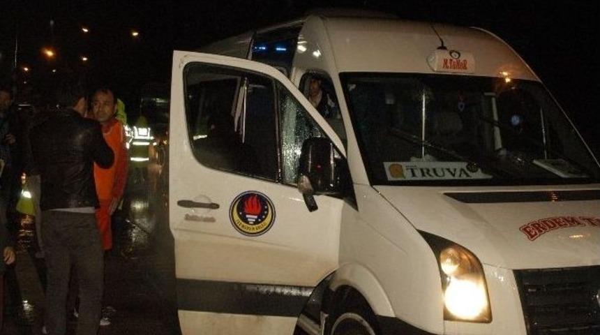 &Ouml;ğrenci Servisine Silahlı Saldırı: 1 Yaralı