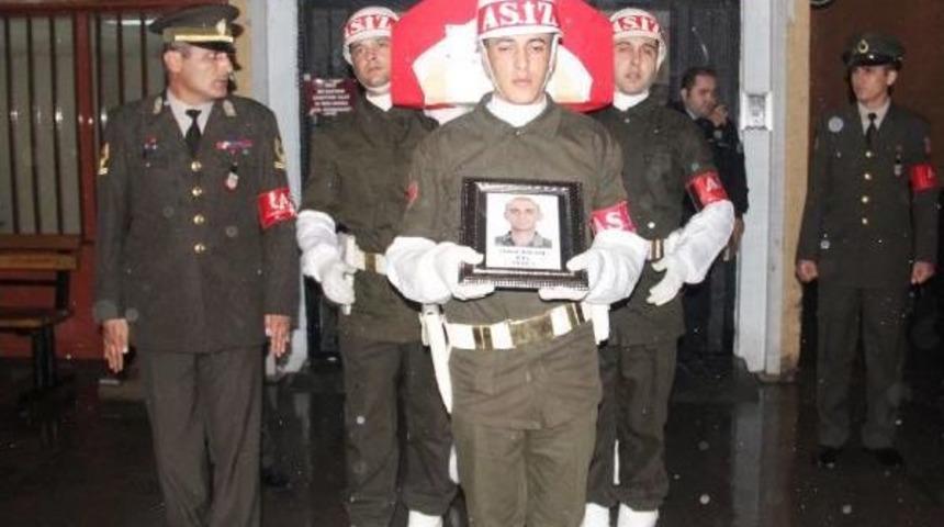 Cinnet Getiren Asker, 2 Arkadaşını Vurduktan Sonra İntihar Etti (4)