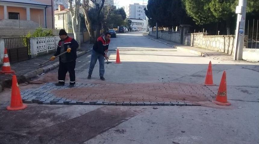K&ouml;rfez&rsquo;de Bozulan Kaldırımlara M&uuml;dahale Ediliyor