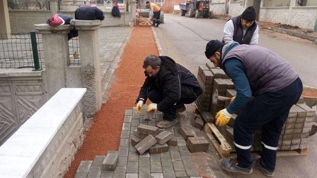 Körfez’de Bozulan Kaldırımlara Müdahale Ediliyor