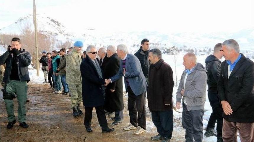 Vali Toprak&rsquo;tan Ge&ccedil;itli K&ouml;y&uuml;ne Ziyaret