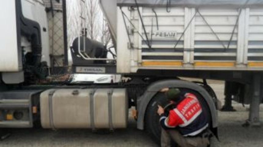 Jandarma Trafik Timleri Kış Lastiği Uygulaması Yaptı