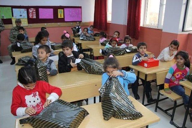 Asker Amcaları Minikleri Sevindirdi 2