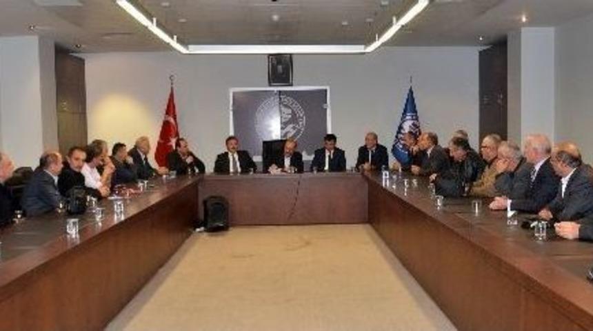 Başkan G&uuml;mr&uuml;k&ccedil;&uuml;oğlu Ak&ccedil;aabatlı Muhtarların Sorunlarını Dinledi