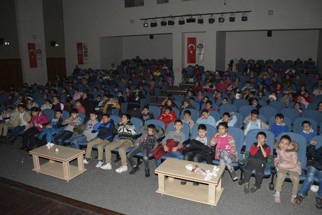 Körfez 2017’de Çocuklara Sinema Ve Tiyatroyu Sevdirdi
