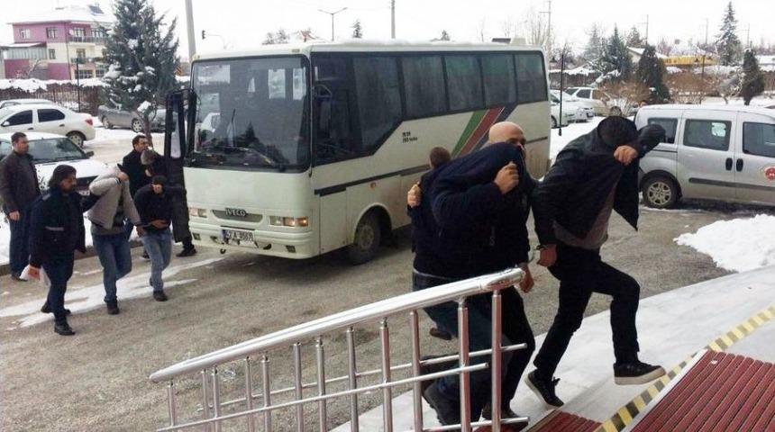 Uyuşturucu Operasyonunda G&ouml;zaltına Alınan 17 Kişi Tutuklandı