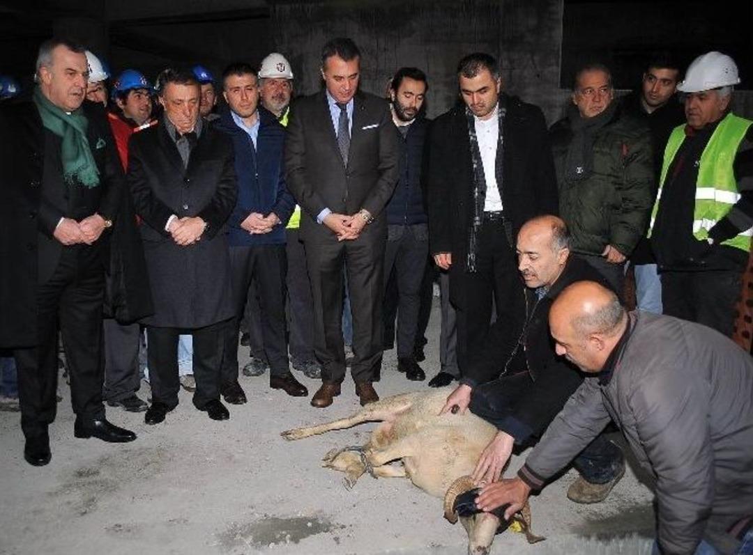 Vodafone Arena&rsquo;da Kurban Kesildi