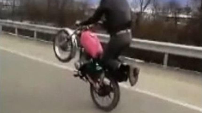 Tek Teker &Uuml;zerinde Tehlikeli Yolculuk