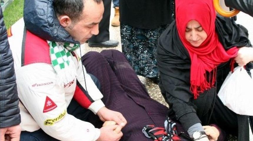 &Ccedil;arptığı Yaşlı Kadının Başından Ayrılmadı