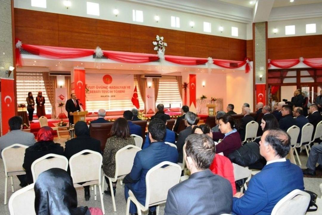 Şehit Yakınlarına Ve Gazilere Devlet &Ouml;v&uuml;n&ccedil; Madalyası Verildi