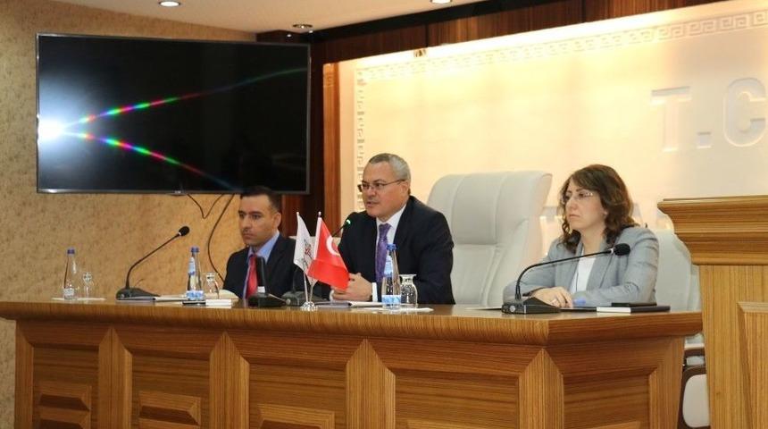 Vali Deniz, Belediye Başkanı Aksoy&rsquo;u &Ccedil;alışmalarından Dolayı Tebrik Etti