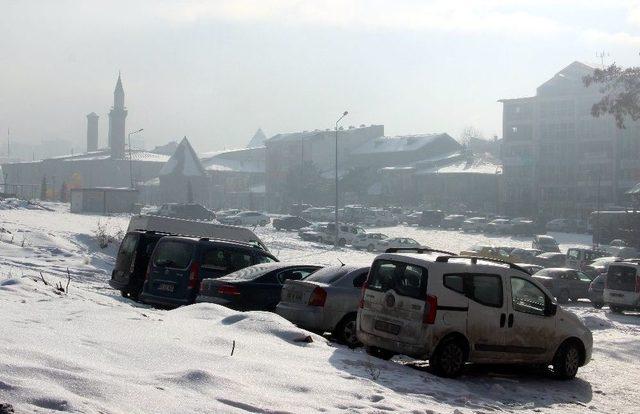 Ağrı Eksi 18 Dereceyi Gördü