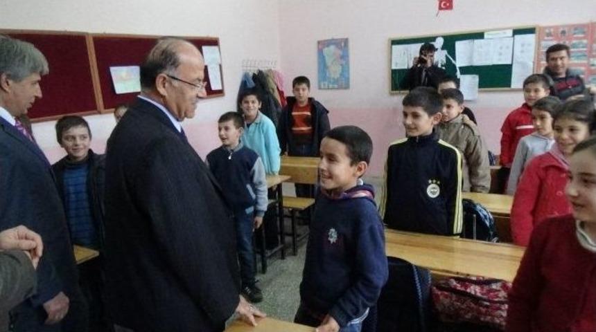 Vali Kolat Ahılı İlk&ouml;ğretim Okulunda İncelemelerde Bulundu