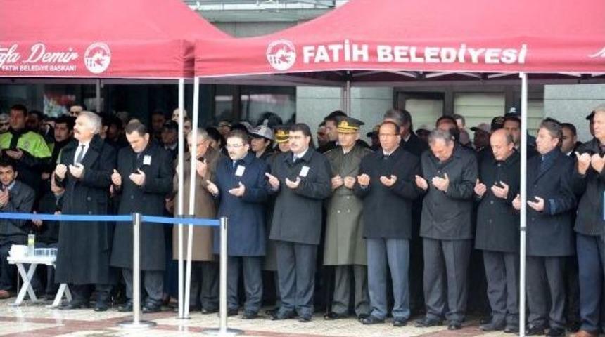 Şehit Polis İ&ccedil;in Emniyet M&uuml;d&uuml;rl&uuml;ğ&uuml;nde Resmi T&ouml;ren D&uuml;zenlendi