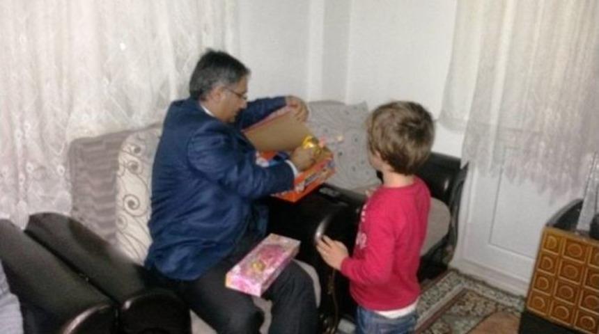 G&ouml;me&ccedil;&rsquo;in Yetim Babası Kaymakamı