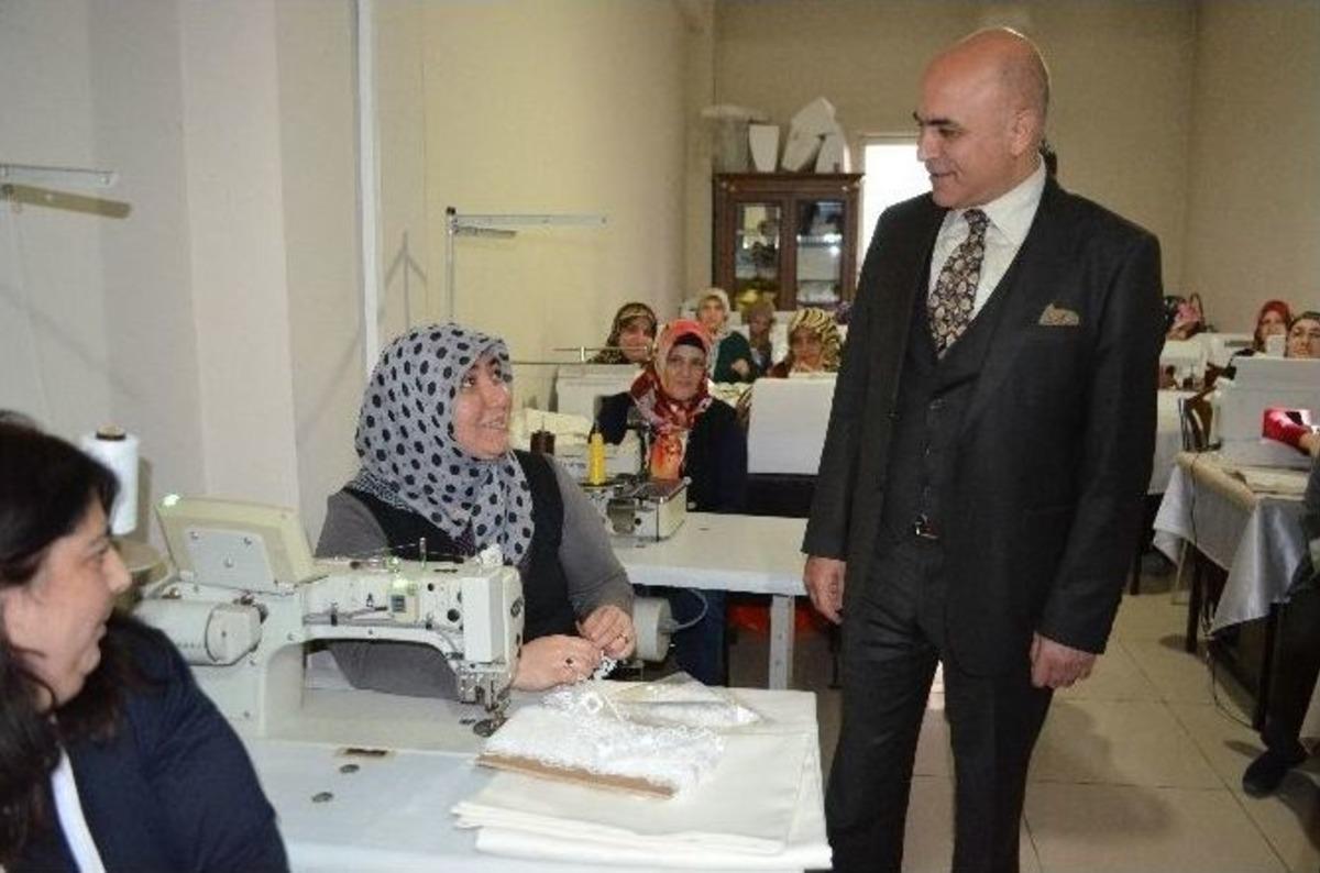 Yakutiye Belediyesi Tarafından A&ccedil;ılan El Becerileri Kursu, Ev Hanımlarının Terapi Merkezi Haline Geldi