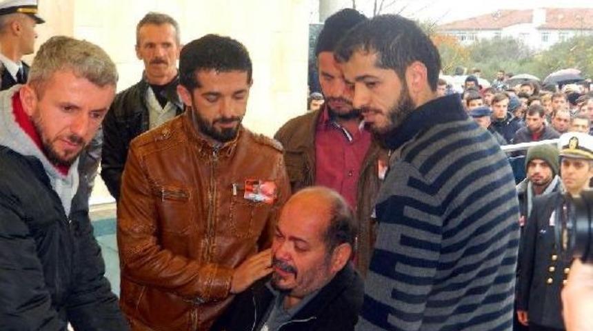 Şehit Onbaşı Kadir Yılmaz Karam&uuml;rsel'de Toprağa Verildi