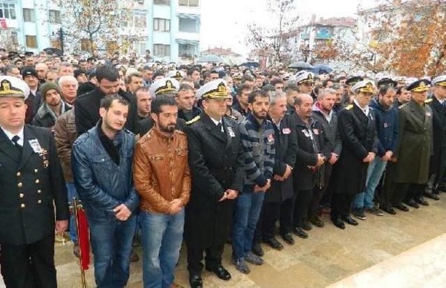 Şehit Onbaşı Kadir Yılmaz Karam&uuml;rsel de Toprağa Verildi 1