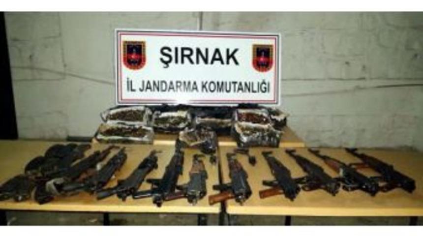Şırnak'ta 10 Kalaşnikof T&uuml;fek Ve 7 Bin 867 Mermi Ele Ge&ccedil;irildi