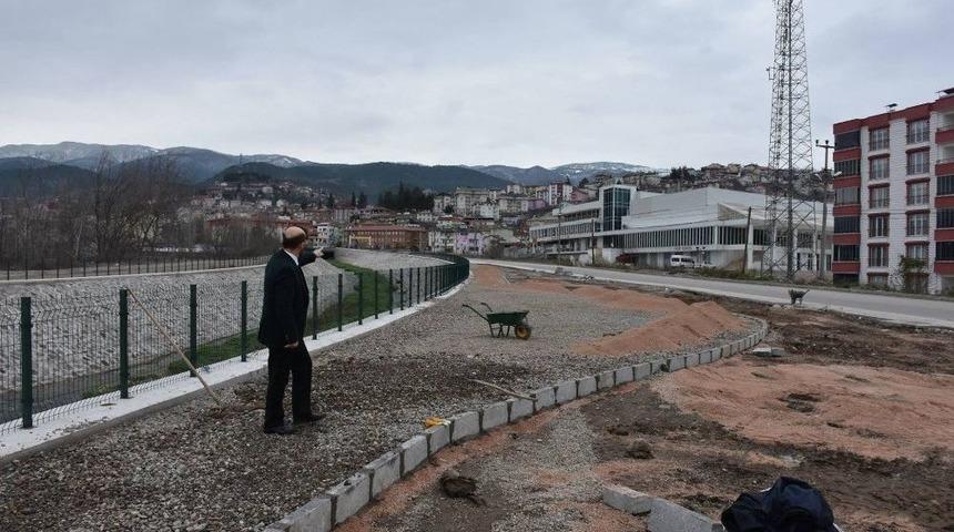 Niksar&rsquo;da Y&uuml;r&uuml;y&uuml;ş Yolları Yapılıyor