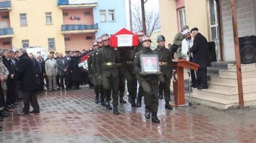 &Ouml;ld&uuml;r&uuml;len Korucu Toprağa Verildi