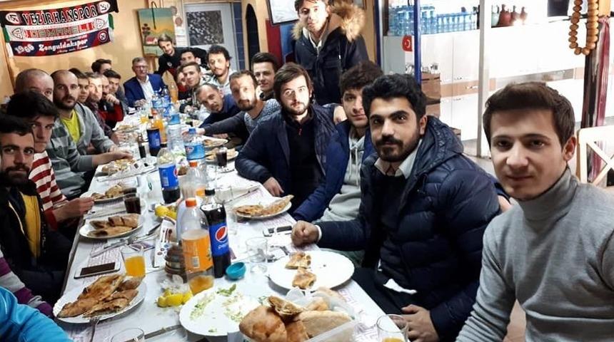 Başkan Duymuş&rsquo;dan Vezirhanspor&rsquo;a Galibiyet Yemeği