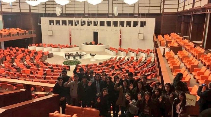 &Ccedil;ukurcalı &Ouml;ğrenciler Ankara&rsquo;yı Gezdi